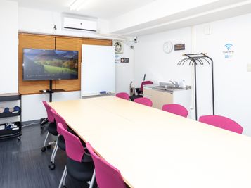 シェアベース上野 多目的会議室の室内の写真