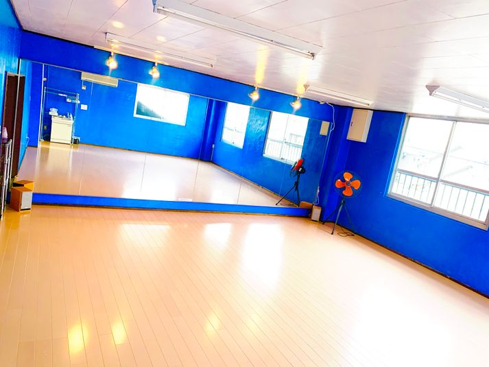 広さは49平米！畳にして約31畳です。
10人以上が十分に踊れる広さです☆ - studio  CLOUD スタジオクラウドの室内の写真