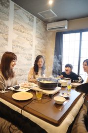 お子様を含めたグループでのご使用にもお勧め♪個室内にトイレ、手洗い完備で安心です♪ - Dolphins Cafe テレワークやオフ会、ママ会に最適♪おこたでほっこり♪の室内の写真