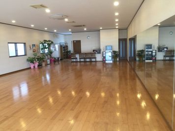 橋本ダンススタジオ 鳴門スタジオの室内の写真