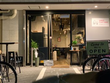 kokoFLAT cafe 本町 カフェ店内をまるごとレンタル♪の入口の写真