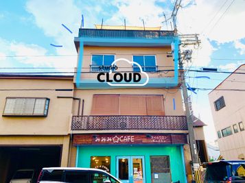 現在は窓看板ついています！ - studio  CLOUD スタジオクラウドの外観の写真