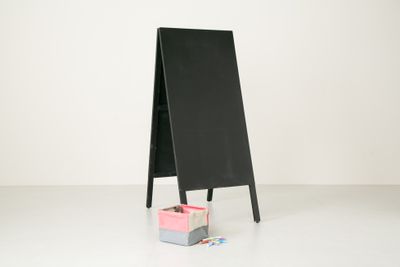 案内黒板＆チョーク×2 - teniteo シェアオフィス【1名様用】の設備の写真