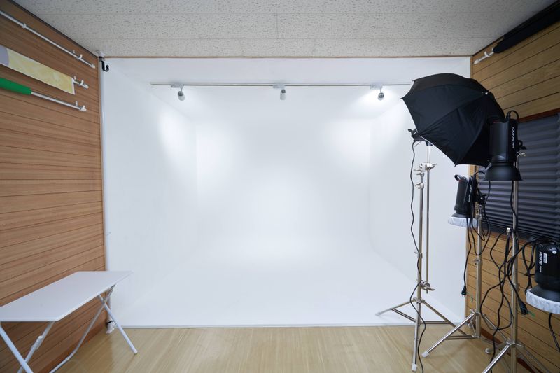 気軽に使える白ホリ！ - フォトスタジオナナイー！