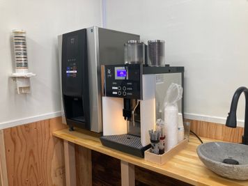 お仕事カフェ ココリッツ カフェエリアの設備の写真