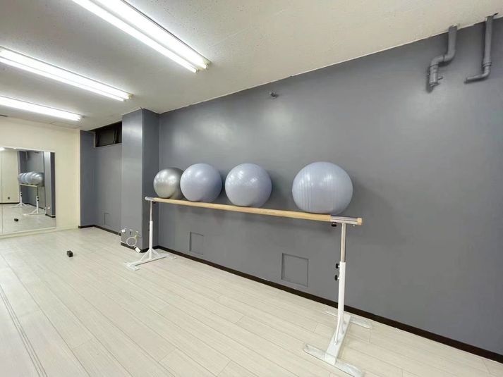 池袋ダンススタジオ - 池袋駅から徒歩　広いダンススタジオ　バレエ　ヨガ