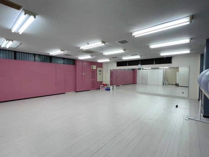 池袋駅から徒歩　広いダンススタジオ　バレエ　ヨガ 池袋ダンススタジオの室内の写真