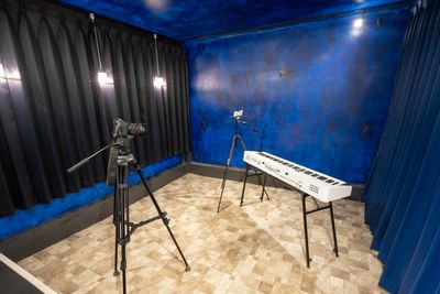 一段下がったスペースでのMV撮影のイメージです。 - Teatrino Polano 撮影配信パーティースペースの室内の写真