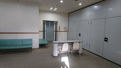 萃豊閣温泉　２階大広間 会議室、ダンスルーム、和室の入口の写真