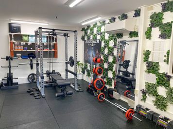 当日予約可能、貸し切りであなただけのジムにもパーソナル指導にも - ROSSO GYM