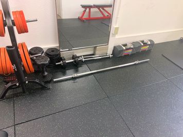 ダンベル類 - ROSSO GYM スポーツ施設、ジムの室内の写真