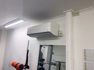 超強力エアコン - ROSSO GYM スポーツ施設、ジムの設備の写真