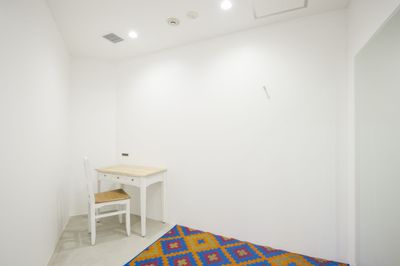 控室完備！
全身鏡や机も備え付けになっておりますのでサプライズゲストさまやスタッフさまの待機場にお使いください。 - グレイドパーク新宿西口（旧：グレイドパーク新宿） パーティー・イベント・撮影用途の設備の写真