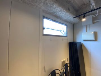 窓を開けて喚起可能 - TIME SHARING五反田Ⅰ プラザスクエアビルの室内の写真
