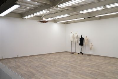 商品撮影に特化したスタジオです！倉庫の一画に設営しておりますので、駐車場から段差無しで大型商品の搬入・撮影が可能☆ - 商品撮影スタジオRIG