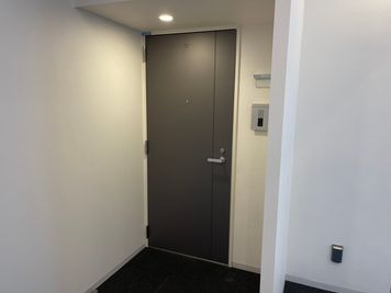 玄関 - パーソナルトレーニングジム インテンションの入口の写真