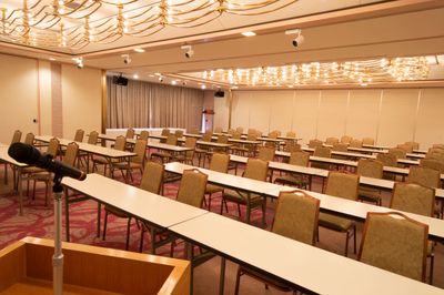 ＪＲ平塚駅南口より徒歩2分の好立地。宴会場では会議をはじめ各種宴会やイベントを承っております。 - グランドホテル神奈中・平塚