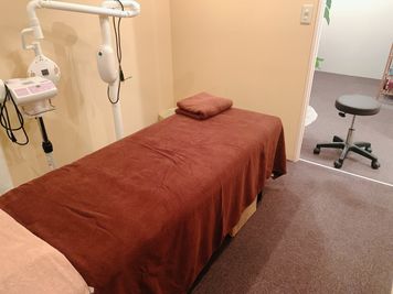 トータルビューティーサロンBIJU サロンスペースの室内の写真