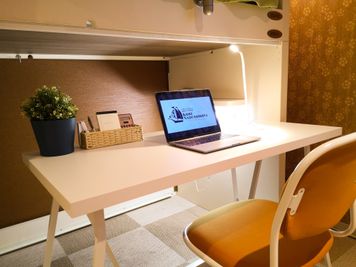 WEB会議・就活面接・ 急なミーティング等に最適な、高速Wi-Fiの個室スペース - ゲストハウス神戸なでしこ屋