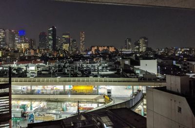 夜景も素敵です - 大久保ルーフトップワークス 屋上付きのワークスペースの室内の写真