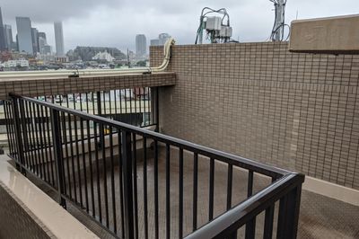 屋上は新宿が見渡せます - 大久保ルーフトップワークス 屋上付きのワークスペースの室内の写真