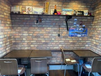 テーブルやイスのレイアウトはご自由に変更できます。 - cafe bar Nagomi クラウドキッチン飲食店開業最適！の室内の写真