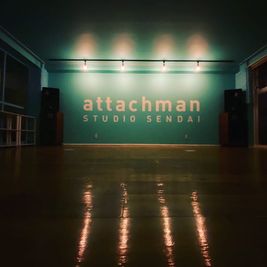 スタジオ内三列調光可能。両ガラス面カーテンあり。 - アタッチマンスタジオ レンタルスタジオ　ダンス、ヨガ等の室内の写真