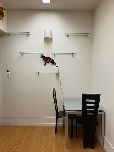 椅子とテーブル - スタジオウィズ コワーキングスペース　の室内の写真