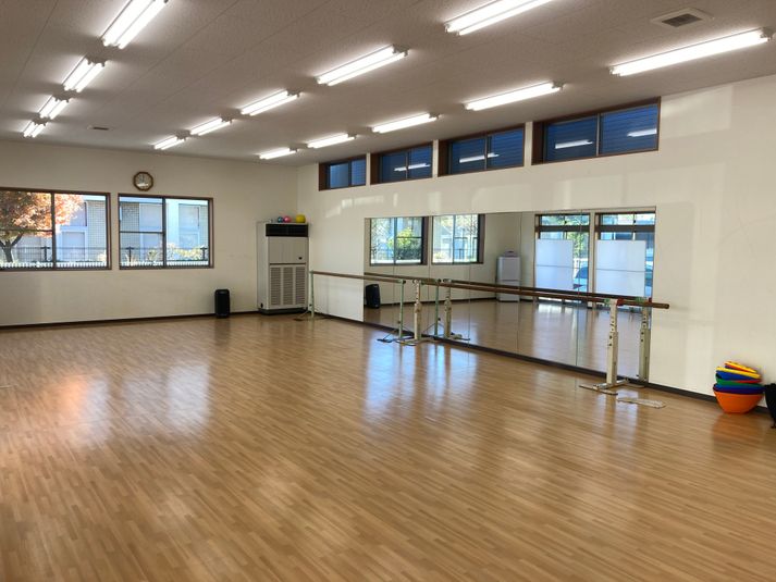 レッスンスタジオ - プールマッサージセンター別館