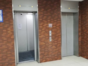 入口エレベーター（２基） - 高田馬場スペース Asian space 高田馬場の外観の写真