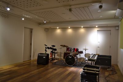 ドラムセットはイメージです - Cafe Studio Kissaco（カフェスタジオキッサコ） レンタルスペース（１名様限定）の室内の写真