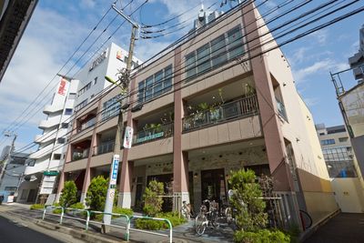 ３階になります - ブリアサロン【世田谷-用賀駅 歩１分】🎹ピアノ📶高速WIFI 防音室B【駅２分】🎵ピアノ有の入口の写真