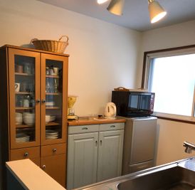 キッチンには、調理器具、食器は十分揃っています。 - Ｍaruyama Birdの室内の写真