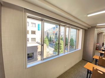 窓を開けて喚起可能 - TIME SHARING新宿 5Aの室内の写真