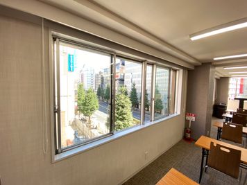 窓を開けて喚起可能 - TIME SHARING新宿 5Aの室内の写真