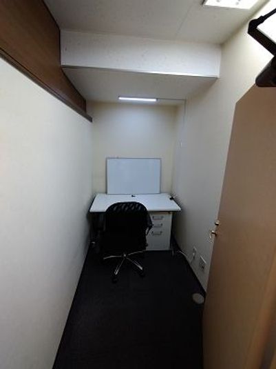 有線・無線LAN、ホワイトボードがあります。 - 三豊ビル 1名様でのスペース305の室内の写真