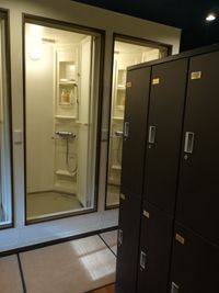 ロッカールームにはシャワーも完備。(男性1台、女性3台） - アップビー　ヨガ＆トレーニングスタジオ レンタルスタジオの設備の写真
