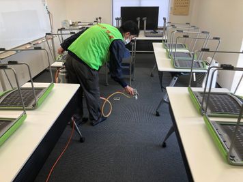 室内は感染予防対策として　除菌、抗菌に有効な光触媒を施工しております。 - やなぎ美装　2階 レンタルスペースの室内の写真