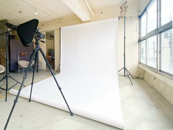 十分な天井高
本格的な撮影も可能です - CRAFT　BRIDGE レンタルスペース/スタジオギャラリーの室内の写真
