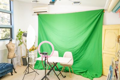 トーク動画（クロマキー合成）撮影イメージ - Mystudio柏の葉 セルフ撮影フォトスタジオの室内の写真