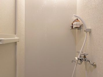 シャワールーム - レンタルサロンatto レンタルサロンattoなんばの室内の写真