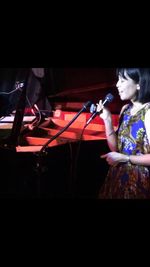 配信ジャズボーカル - ライブスペース中野ピグノウズ（防音・グランドピアノ・ドラム他） Bar丸ごと貸し切りライブ＆パーティー！グランドピアノ・ドラムの室内の写真