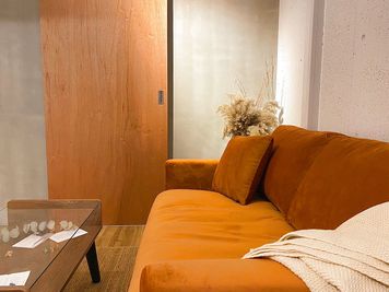 リビングルーム - レンタルサロンatto レンタルサロンatto心斎橋の室内の写真