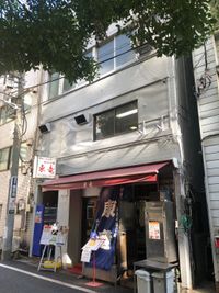 １Fに東竜と言う炒飯店が入っているオフィスビルになります。 - JK Room 虎ノ門 レッスンスタジオの外観の写真