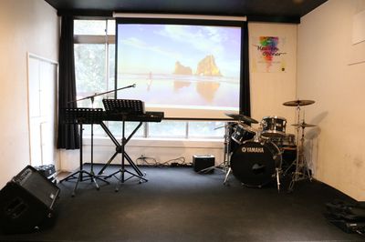 ステージ
※楽器は使用できません - Jesus' Call 福岡 ◆カフェ風多目的スペース◆の室内の写真
