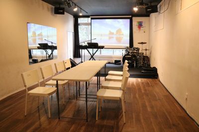 テーブルと椅子を配置することもできます - Jesus' Call 福岡 ◆カフェ風多目的スペース◆の室内の写真