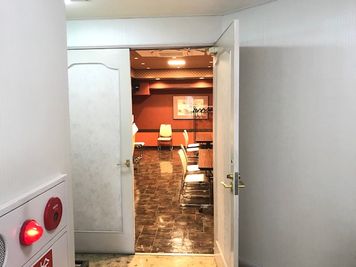 石原ビル　レンタルスペース 貸し会議室の入口の写真