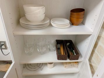 食器類完備してます。 - なんばEast 🌸なんばEast🌸なんば駅徒歩5分オタロード沿いのスペースの設備の写真