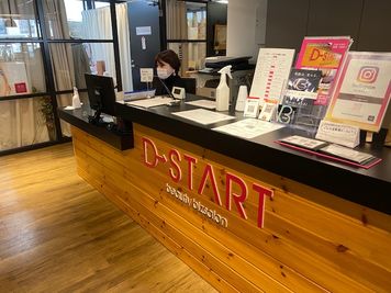 受付スタッフが常駐しているので安心
 - D➜スタート心斎橋 【心斎橋駅徒歩５分！】コワーキングスペース(2名様）の室内の写真