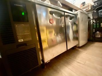 冷蔵庫に冷凍庫
 - JOINT Harajuku  2F 多目的スペースの設備の写真